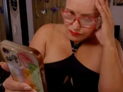 Amateur Live Porn of MissMarilyn_