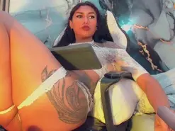 Amateur Free Porn Cam of khiara_moretti