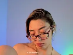 Amateur Free Live Porn of carol_blonde