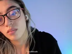 Amateur Sex Cam of carol_blonde