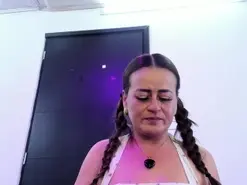 Amateur Free Porn Cam of mature_magenta