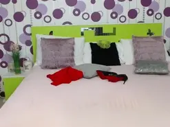 Amateur Nude Webcam of PetiteAlyssa