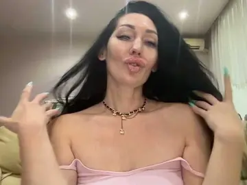 Bongacams Private Sex Chat of KorolevaQween000