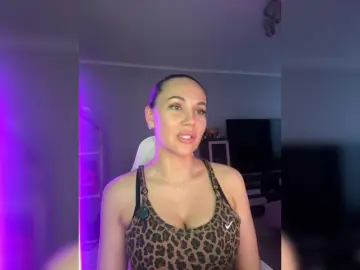 Bongacams Sex Cam of QWEENII