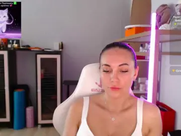 Bongacams Live Sex Cam of QWEENII