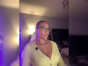 Bongacams Best live sex cam show of QWEENII