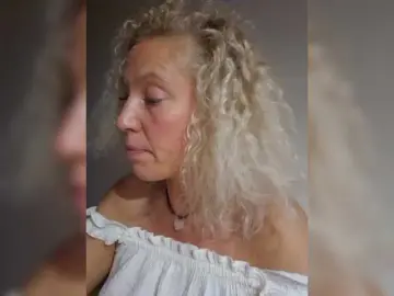 Bongacams Free Porn Cam of MoonKitten