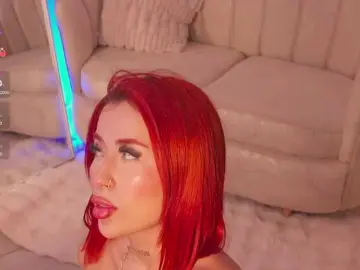 Bongacams Sex Cam of MadelineFox