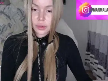 Bongacams Watch Live Sex Cams of Foxymoxy19