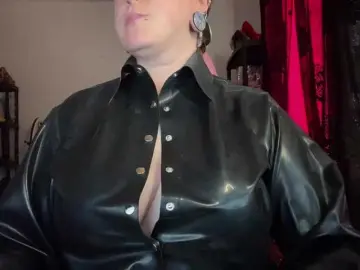 Bongacams Watch Live Sex Cams of NylonQueen