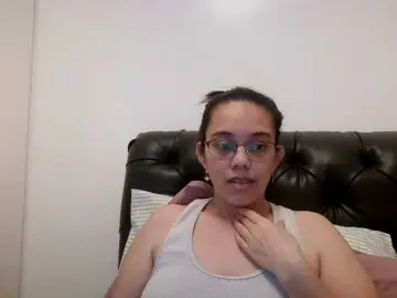 Bongacams Live Sex Cam of simplesindyxx