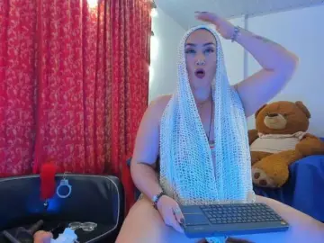 Bongacams Nude Webcam of MeganHotCurvy