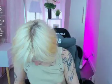 Bongacams Watch Live Sex Cams of LunaaBee
