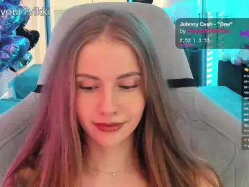 Bongacams Live Porn of -VikkiL0vesCheese-