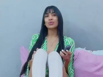 Bongacams Free Live Porn of littleeemiily