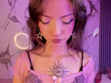 Bongacams Nude Webcam of MaddieStark