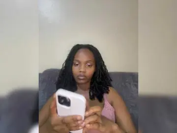 Bongacams Watch Live Sex Cams of Curvy-maxy9