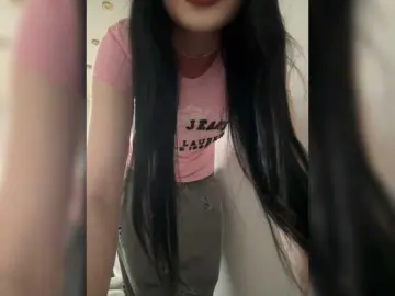 Bongacams Sex Cam of pinklildoll