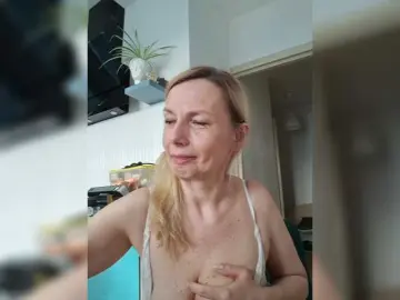 Bongacams Live Sex Cam of ShiningMILF