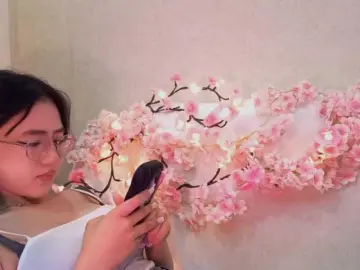 Bongacams Watch Live Sex Cams of MyrleHenggeler