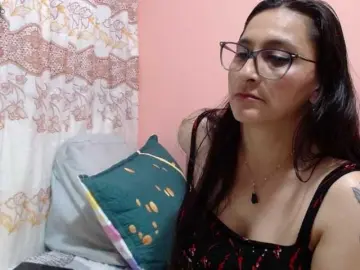 Bongacams Live Sex Cam of KarinaSuarez1