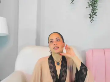 Bongacams Free Porn Cam of Luciecarter
