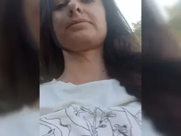 Bongacams Watch Live Sex Cams of Erine9900