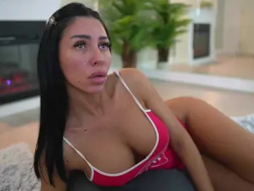 Bongacams Watch Live Sex Cams of MyaBlack