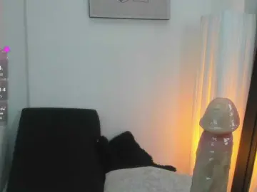 Bongacams Live Sex Cam of Adelaindiamond