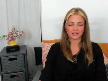 Bongacams Nude Webcam of LilyTop