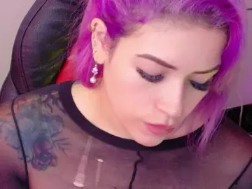 Bongacams Free Porn Cam of Ivypoison10