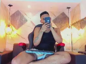 Cam4 Live Porn of dominic_max1