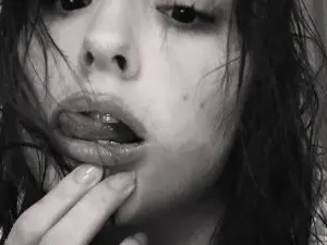 Cam4 Adult Video Chat of LoriannMeinert