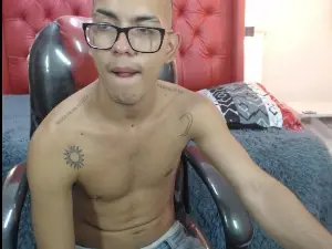Cam4 Adult Video Chat of maximiliano_ho