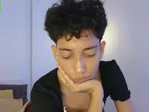 Cam4 Free Live Porn of Hotlittlekitty1