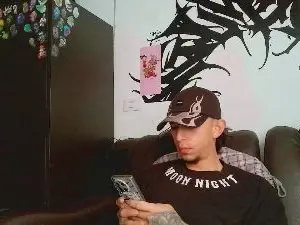 Cam4 Live Sex Cam of Chris_Joness
