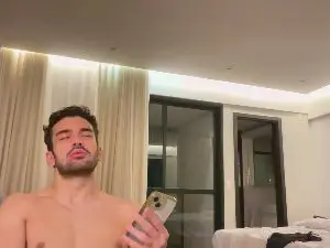 Cam4 Watch Live Sex Cams of Drgym18