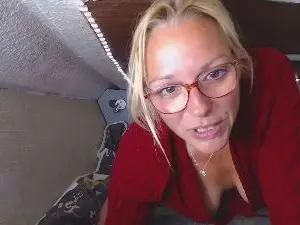 Cam4 Adult Webcam of Doucelouve9