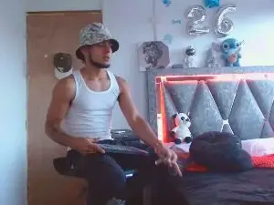 Cam4 Sex Chat of Elchino22xxl
