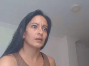 Cam4 Live Porn of GOLDENBOOTY