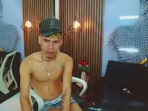 Cam4 Free Live Porn of SkinnycuteAlyer