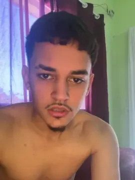 Cam4 Free Live Porn of Ravel55