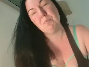 Cam4 Free Live Porn of pussy6wetlips