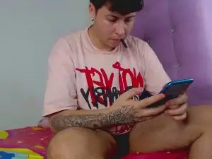 Cam4 Live Porn of bruce_max