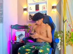 Cam4 Watch Live Sex Cams of Taylor_Black_