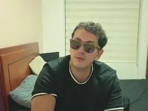Cam4 Free Porn Cam of Serguioguecha33