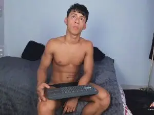 Cam4 Live Porn of LittleParker