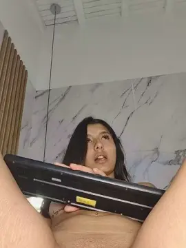 Cam4 Free Live Porn of Yvonne_Collins