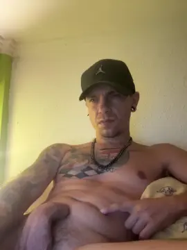 Cam4 Live Porn of Big20cmfelipe
