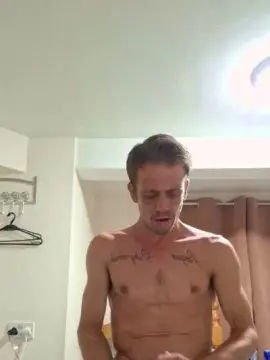 Cam4 Live Porn of gjames1990